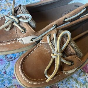 Women’s Sperry Tan Leather Boat Shoes with Laces